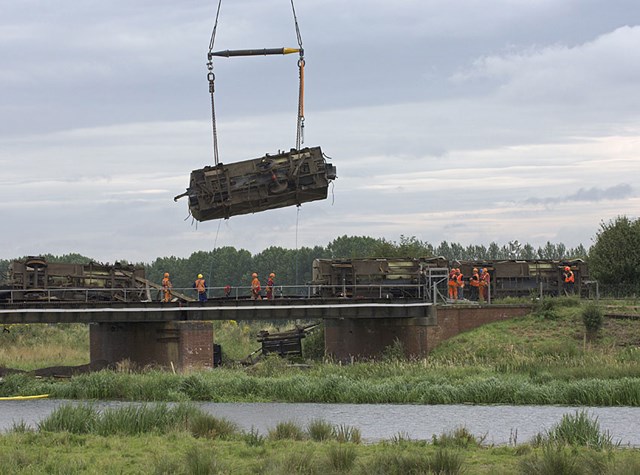 Wagon lift on Ely rail bridge begins: Wagon lift on Ely rail bridge begins (2)