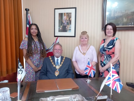 Young singing star meets Mayor of Dudley after anthem performance