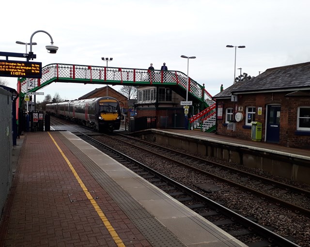 As good as new – Leicestershire station footbridge reopens for passengers as Network Rail completes major refurbishment: Narborough station footbridge reopens for passengers