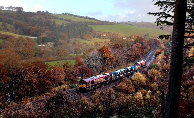 Rail industry in Wales investing in new technology for autumn: Autumn treatment-4