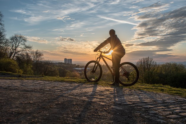 Covid drives huge increase in use of urban greenspace: A cyclist enjoying the view at Fernbrae Meadows ©Kenny MacCormack