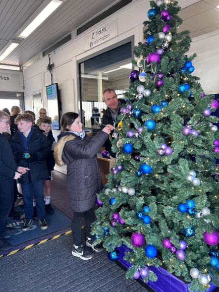 Selby station Christmas tree (2)