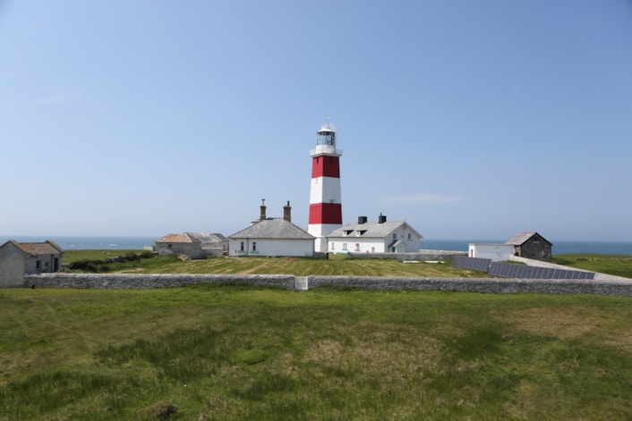 Lighthouse-bardsey-island-gwynedd-2: Lighthouse-bardsey-island-gwynedd-2