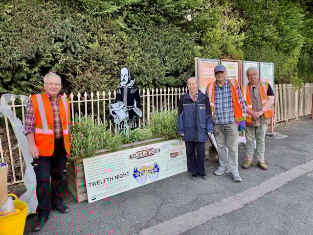 Partners installing Shakespeare statue at Yardley Wood: Partners installing Shakespeare statue at Yardley Wood