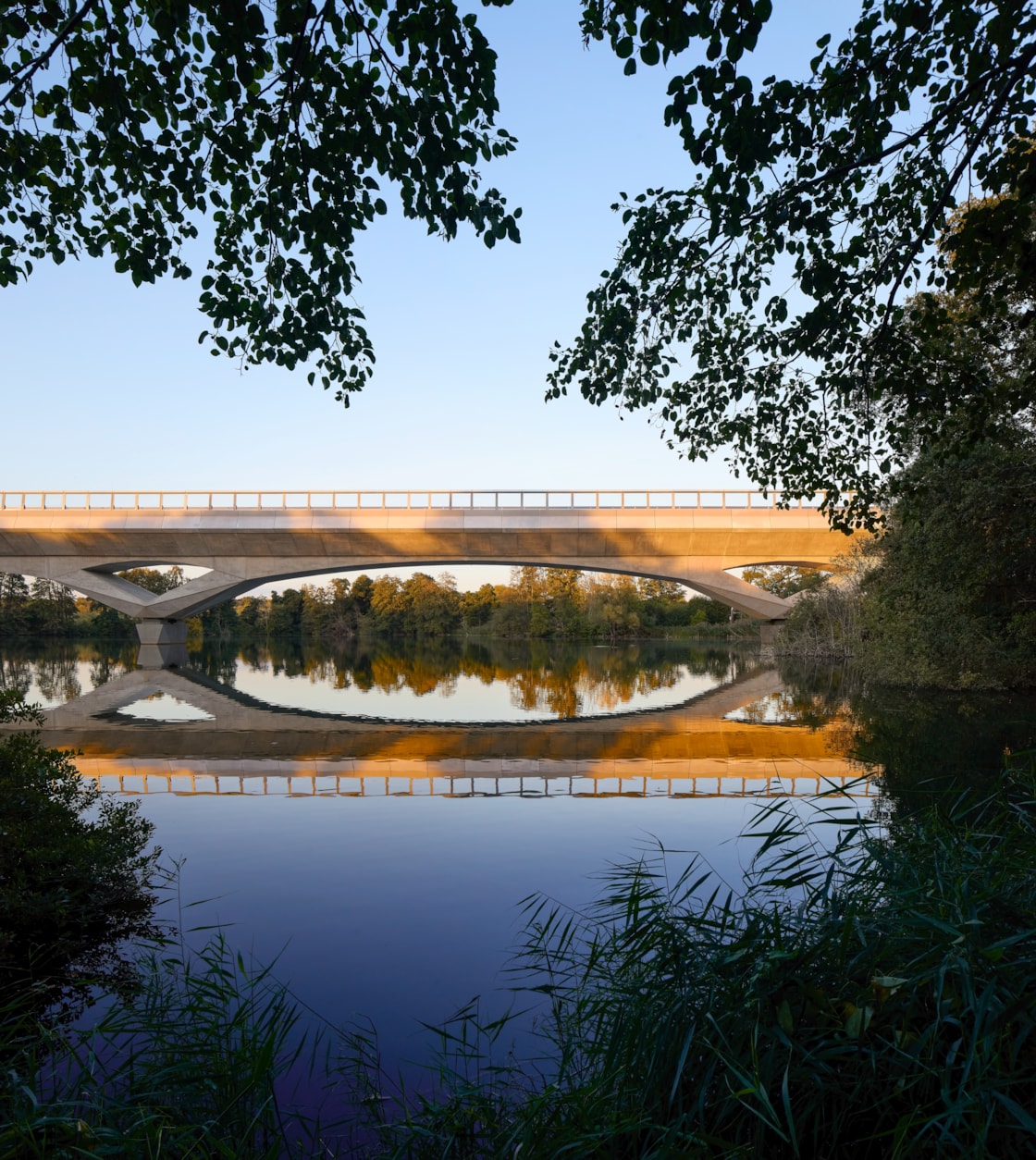 HS2 Colne Valley Viaduct - Korda Lake 80m Span (C) Grimshaw Hufton Crow