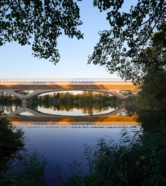 HS2 Colne Valley Viaduct - Korda Lake 80m Span (C) Grimshaw Hufton Crow