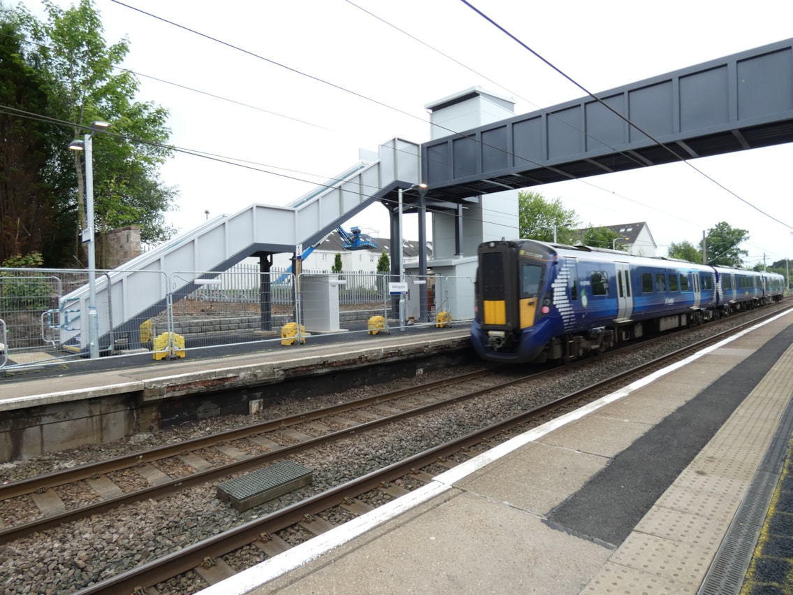 Uddingston station footbridge opens 2607 