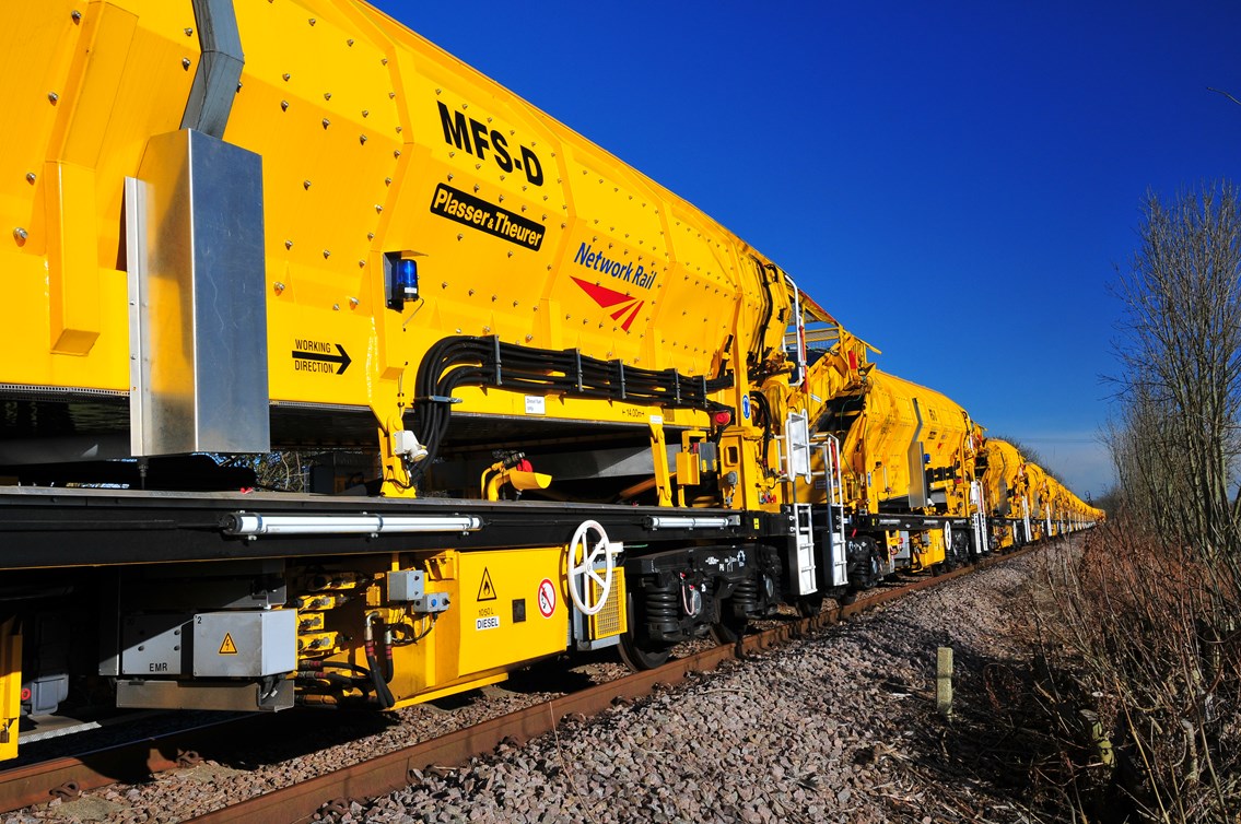 Network Rail signs five-year haulage agreement with five suppliers: high output ballast cleaner
