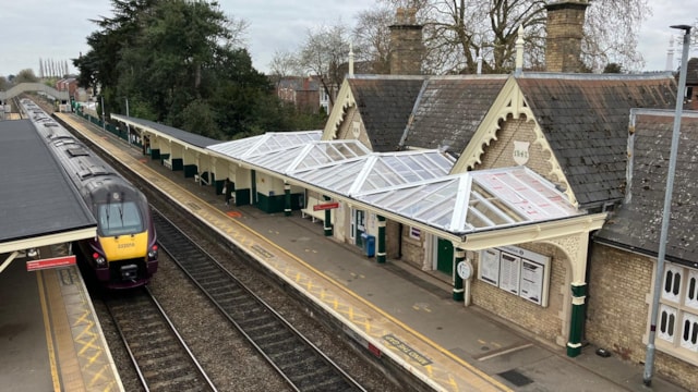 Looking over at platform 1 and canopy: Looking over at platform 1 and canopy