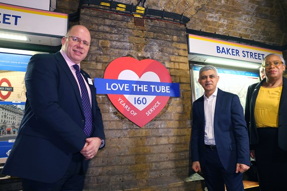 TfL Image - The Commissioner and Mayor unveil the new roundel