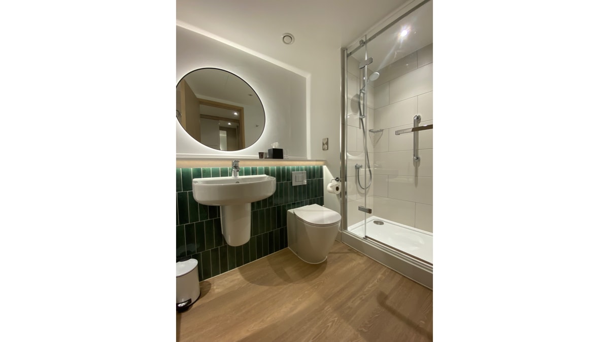 Heythrop Park deluxe bathroom 03 22