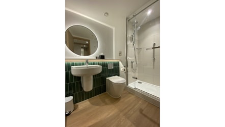 Heythrop Park deluxe bathroom 03 22