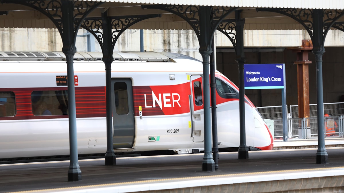 LNER AZUMA AT LONDON KING'S CROSS cropped