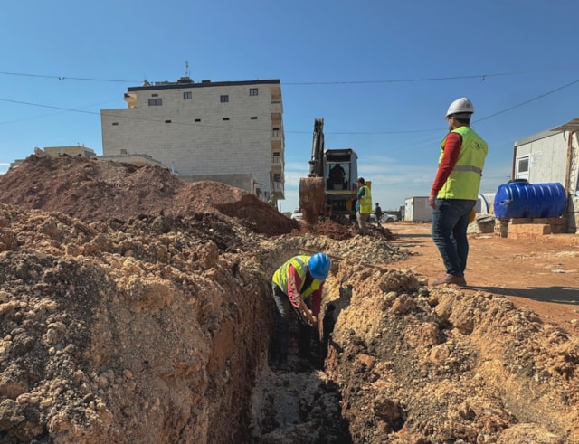 GOAL teams are constructing a water tower to ensure that residents of Al-Wadah displacement camp, host to more than 5,000 people, can have regular access to clean piped water. Jandires, Northern Aleppo, Syria. April 2024.