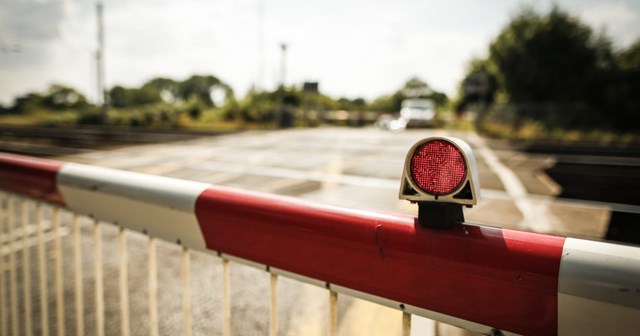 Work continues to improve level-crossing safety in Horsham this August bank holiday weekend: level crossing-421