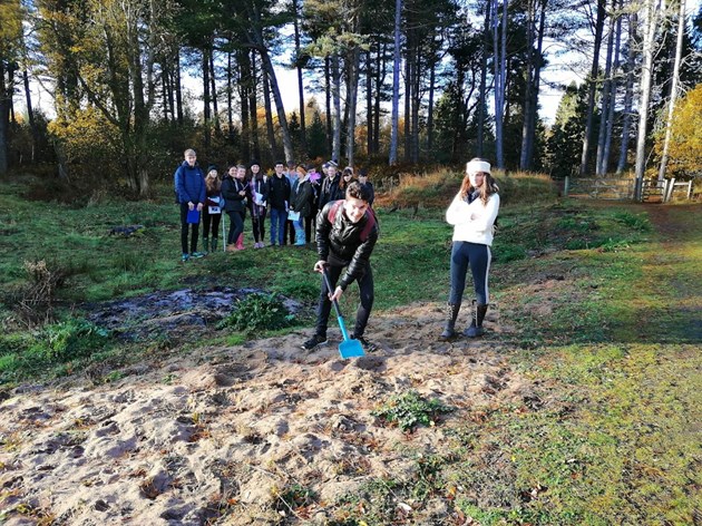 Construction of new education pavilion for Tentsmuir begins: Madras students cutting the first sod