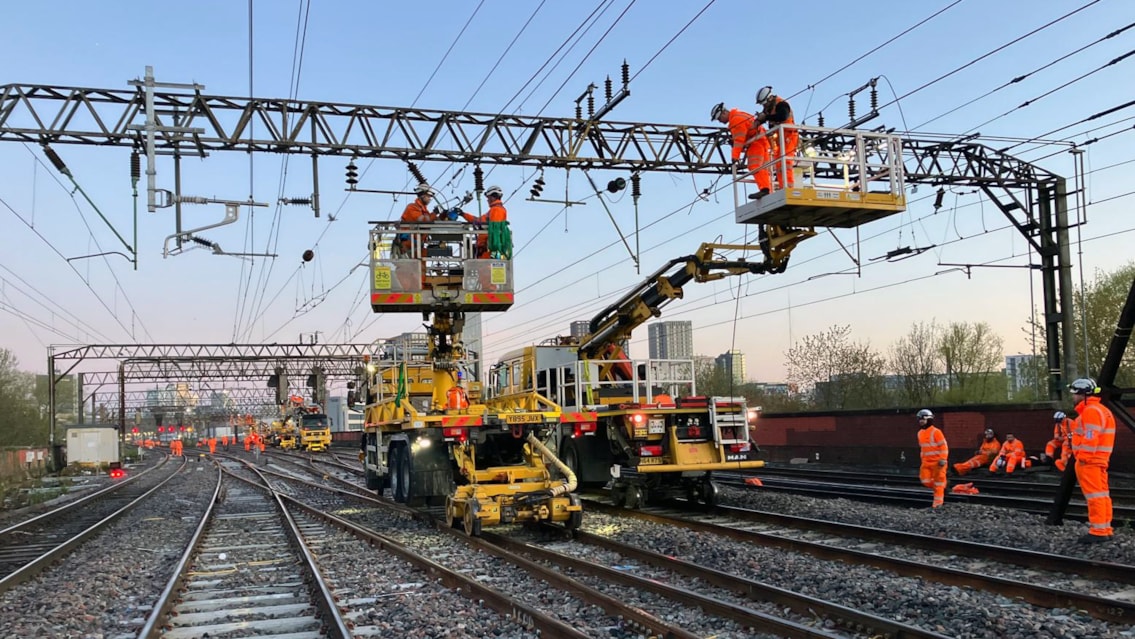 Manchester Piccadilly trains running after urgent overhead wire repairs: Teams carrying out the overhead line repairs at Manchester Piccadilly Sunday 19 April 2026