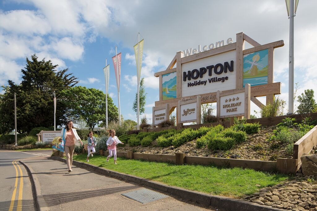 JDW-Hopton-ParkEntrance