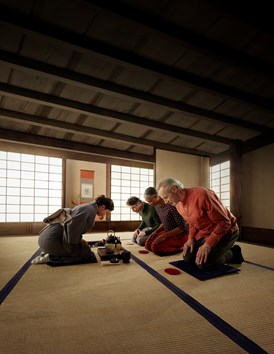 Saga Tailor-Made Travel advert - Japanese tea ceremony