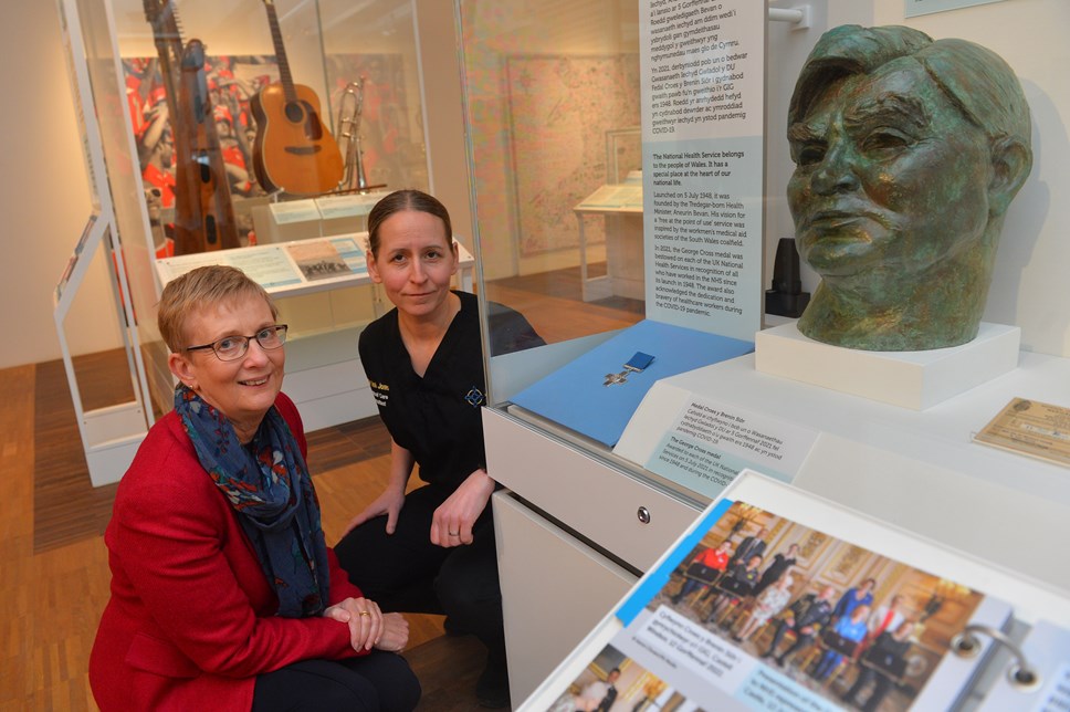 Chief Executive of NHS Wales, Judith Paget, and Dr Ami Jones, Intensive Care Consultant at Aneurin Bevan University Health Board, with the George Cross