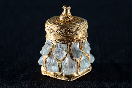 The rock crystal jar. Photo © Neil Hanna