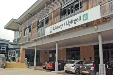 Milford Haven Library - Llyfrgell Aberdaugleddau