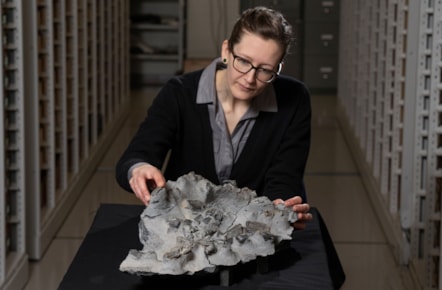 Dr Elsa Panciroli with the Elgol dinosaur fossil credit Neil Hanna 4