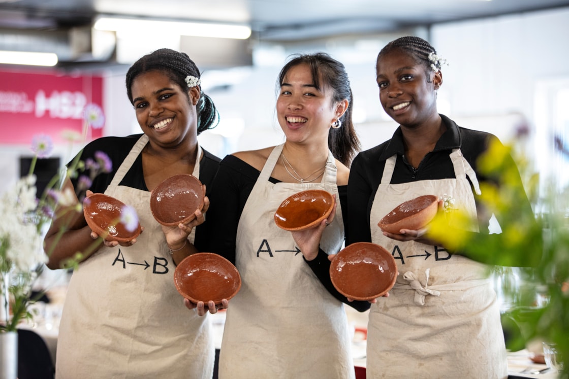 Young Potters create plates from clay excavated at Old Oak Common station - Community Lunch-2