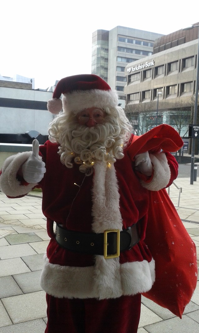 Christmas comes early for Leeds foster families: merrionarenapartysanta.jpg