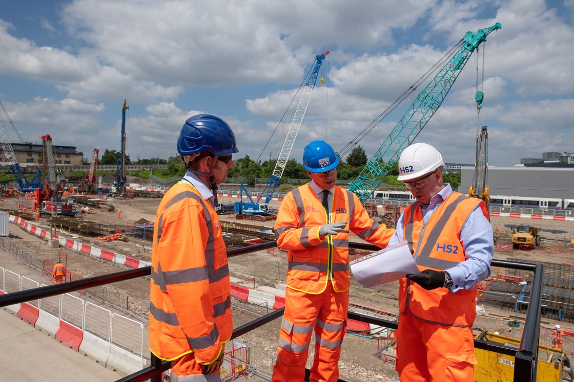 Old Oak Common start of conctruction: Transport Secretary, Grant Shapps MP, meets Mark Thurston and Matthew Botelle before starting the construction work at Old Oak Common station.