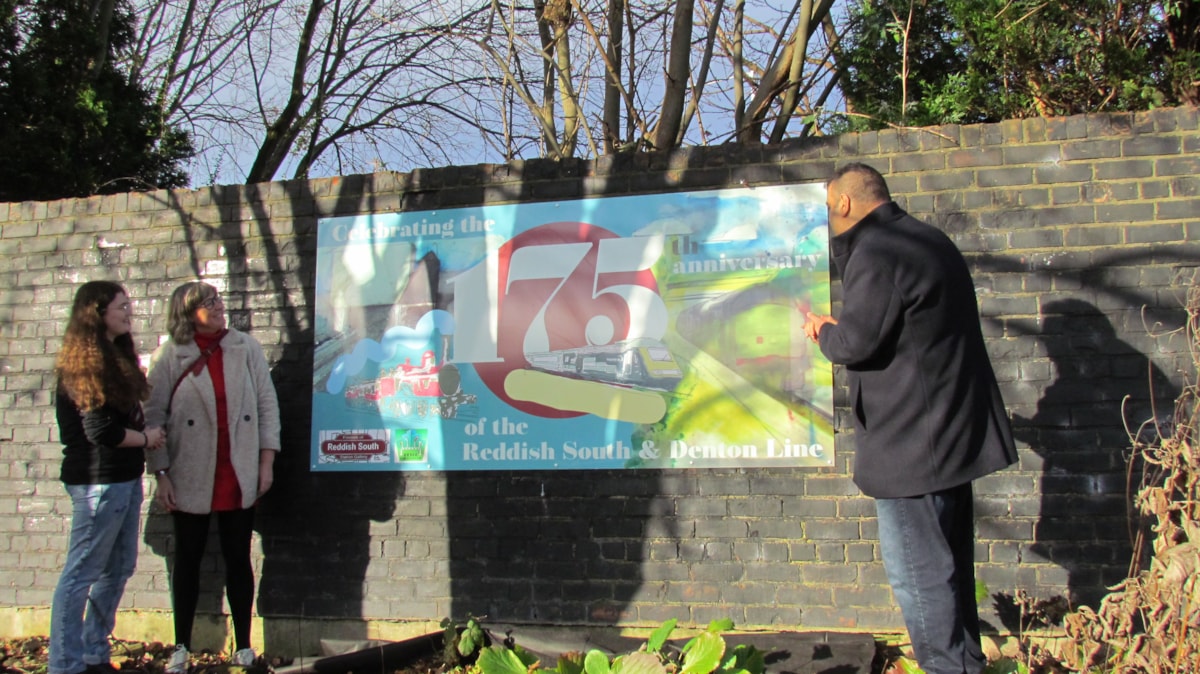 Image shows artwork at Reddish South station-2