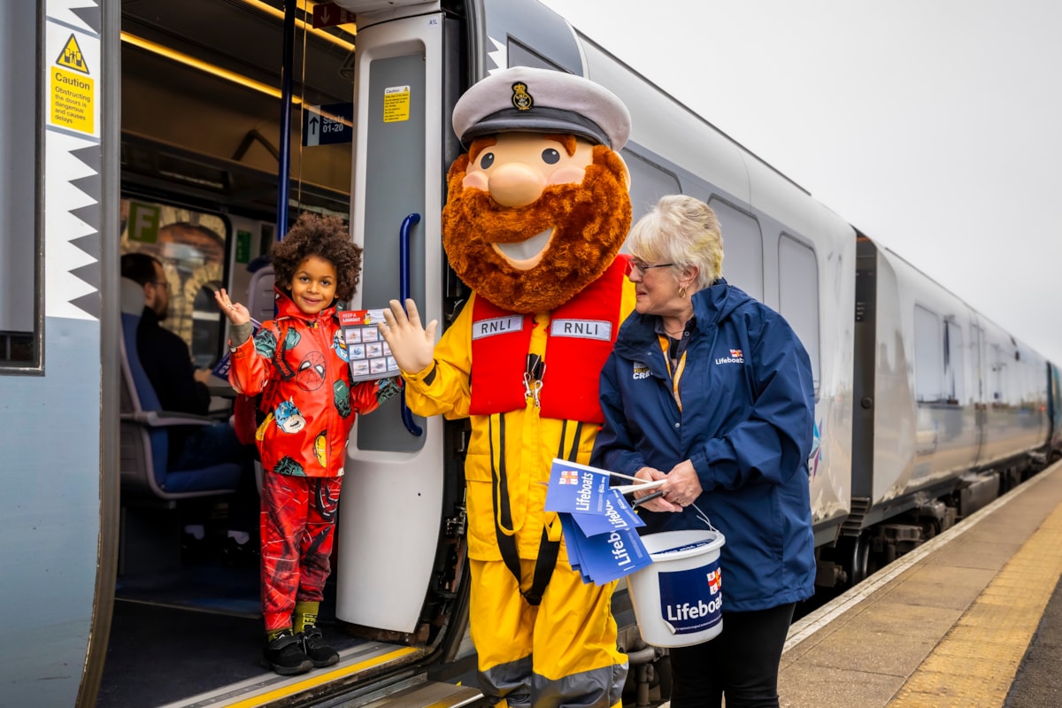 Santino Tunda (Dad Sergio not pictured) RNLI Cleethorpes by Jonny Walton  18