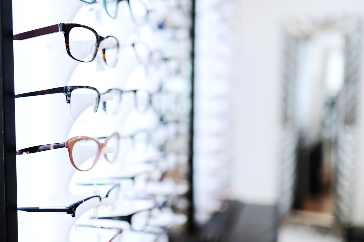 GettyImages-1085634122 (glasses optician)