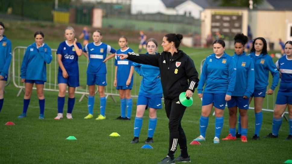 Ponthir girls sports