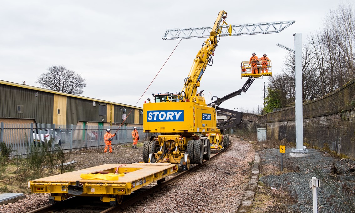 Story to complete Waverley platform enhancements: Story overhead line engineers, Scotland