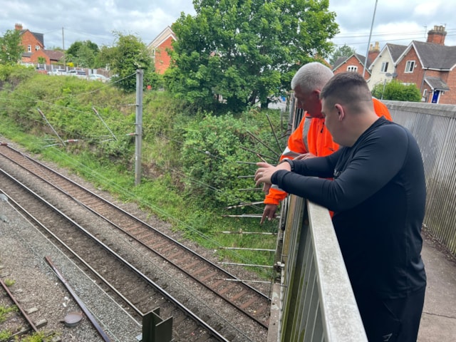 Ben and Mark looking where the ring was lost: Ben and Mark looking where the ring was lost