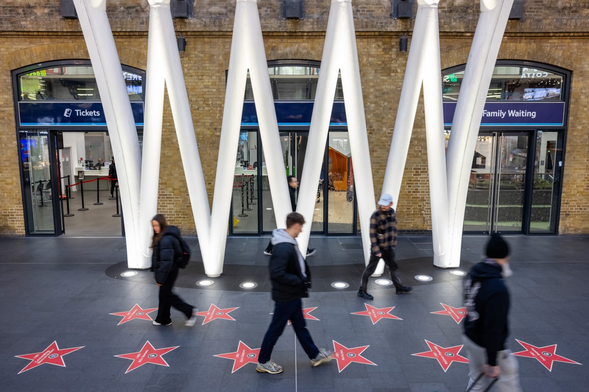 Stars in place at KGX