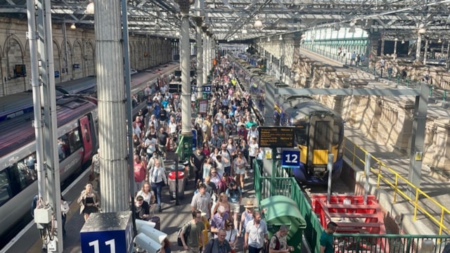 Edinburgh Waverley-12: Edinburgh Waverley-12