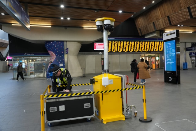 TfL Image - BTP LFR trial at London Bridge Station 2
