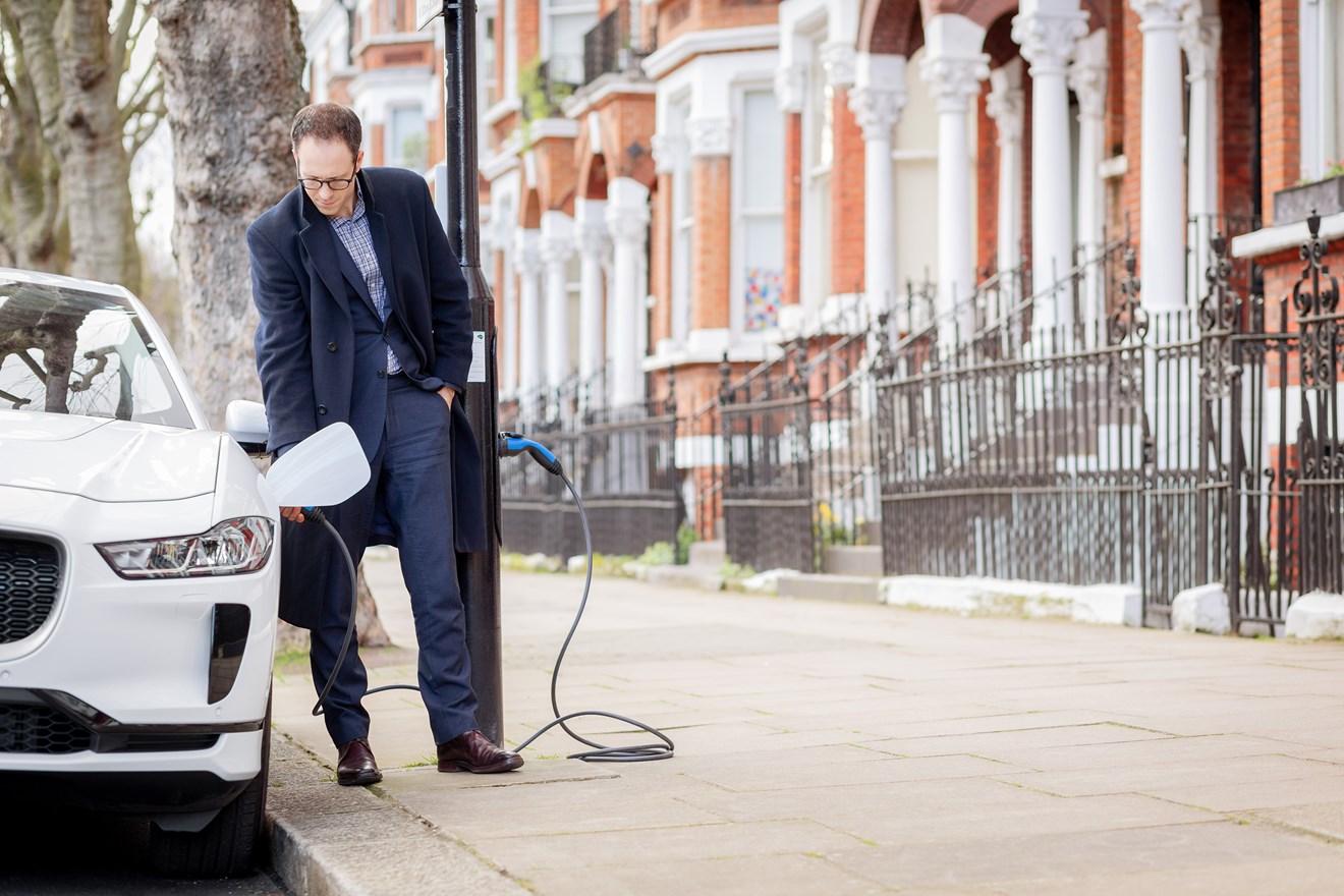 Westminster appoints Siemens to install 500 ubitricity on-street EV charge points: Electric car charging London-2