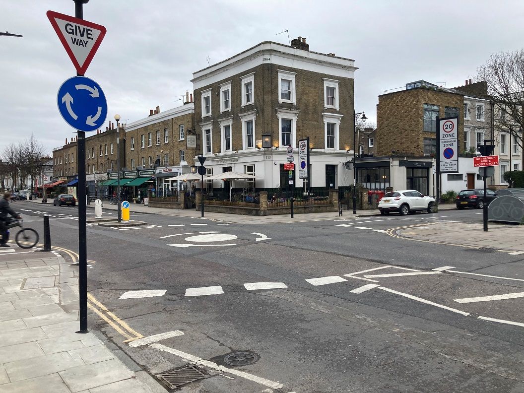 A picture of the mini-roundabout on Southgate Road