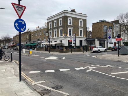 A picture of the mini-roundabout on Southgate Road