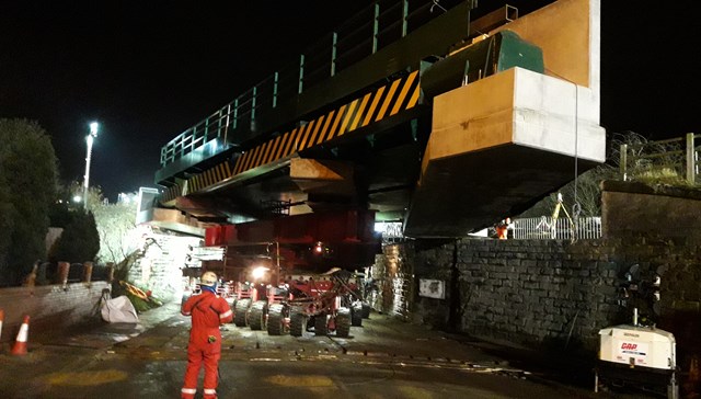 Network Rail teams replace Wakefield railway bridge in major upgrade: Network Rail teams replace Wakefield railway bridge in major upgrade