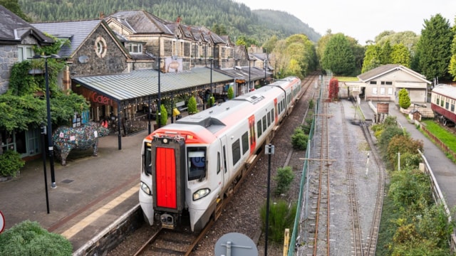Dweud eich dweud: Newidiadau i amserlen llinell Dyffryn Conwy