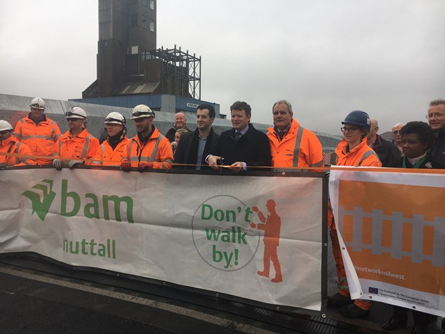 Richard Benyon MP & Robbie Burns open Boundary Road bridge