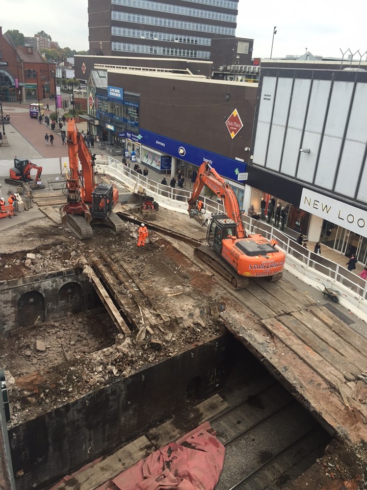 New bridge over railway on Walsall High Street as investment in West Midlands’ railway continues: Phase 1 West Span Walsall high Street railway bridge demolition