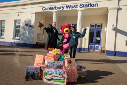 Peter Jenkinson Toyologist and Louise Earl from Demelza and Mood Bear Hope (1)