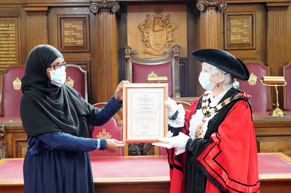 Jamad Abdi receiving her Civic Award from Islington Mayor Cllr Janet Burgess
