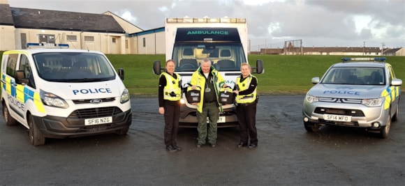 £12,000 raised for Public Access Defibrillators on the Isle of Islay: Police defib  pic