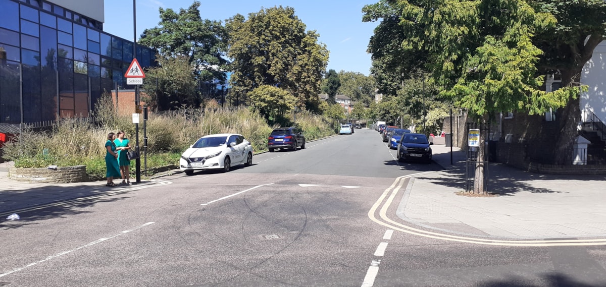 Cecilia Road and Downs Park Road junction